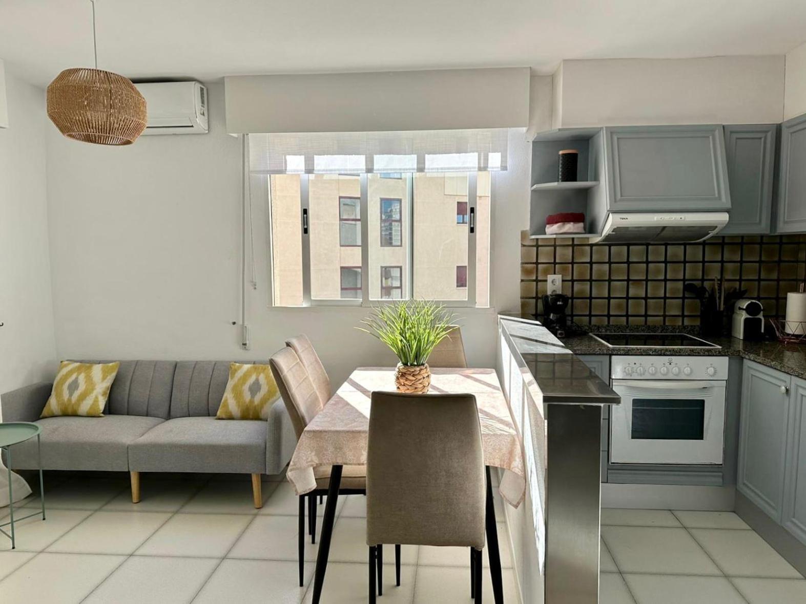 Modern Apartment On The Beach With Pool Calpe Bagian luar foto